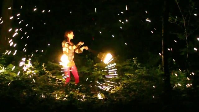 Incredible short movie : Jugglers and fir acrobat filmed in reverse!
