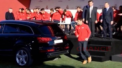 Campanas de boda entre Iker Casilla y Sara Carbonero