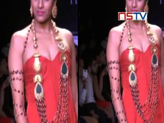 Sunny Leone turns tribe for iijw