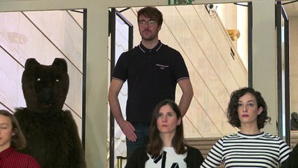 Vue sur les marches : Marcos Morau