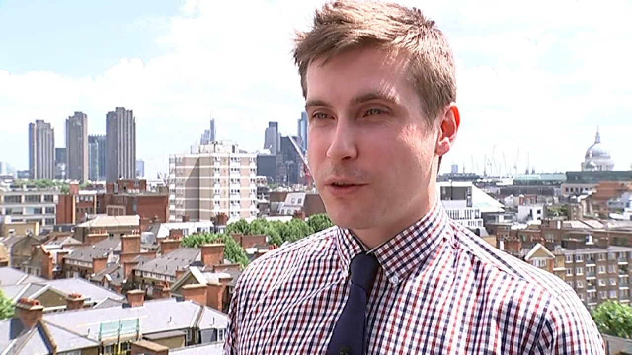 Britain basks in temperatures of 32 degrees