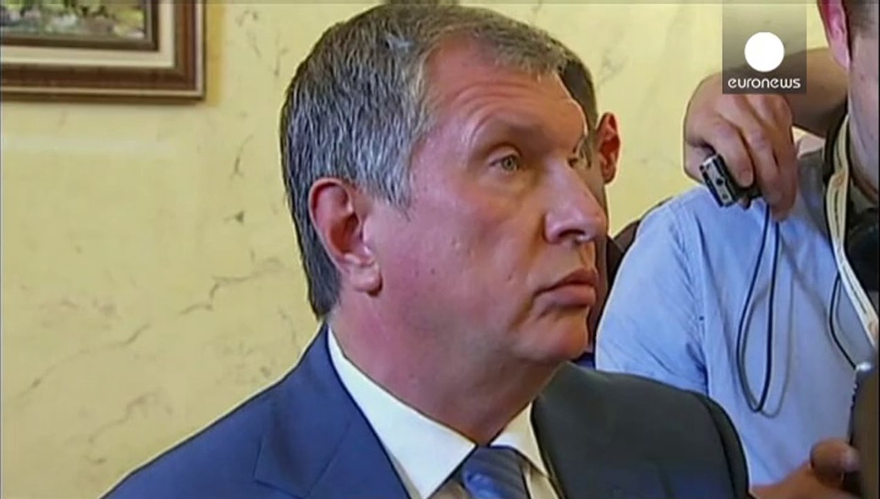 US and EU hit Russia with fresh sanctions as Ukraine crisis continues