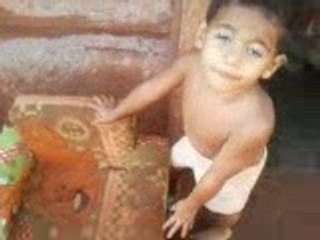 engraçado, menino com fome