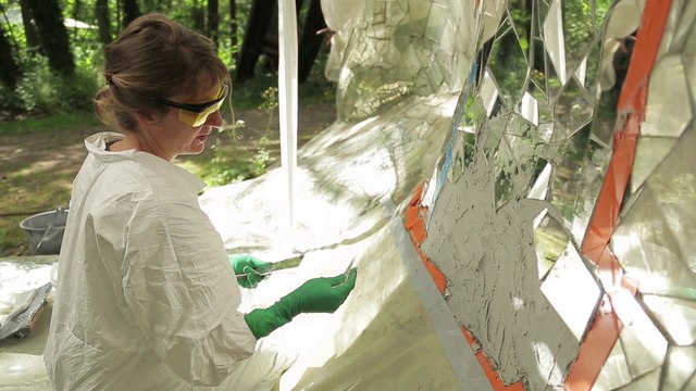 Le Cyclop de Jean Tinguely, la restauration de La face aux miroirs de Niki de Saint Phalle