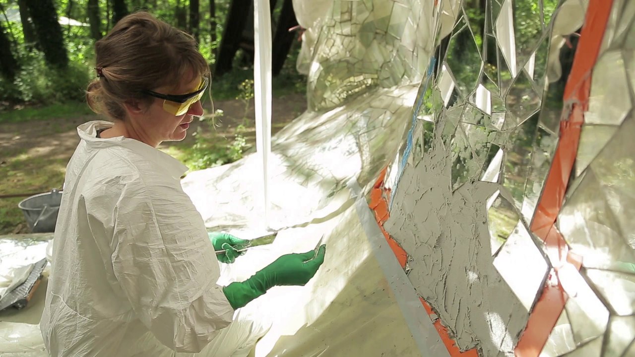 Le Cyclop de Jean Tinguely, la restauration de La face aux miroirs de Niki de Saint Phalle