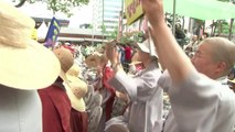 South Korean Buddhist monks and nuns 'rap' the prayer
