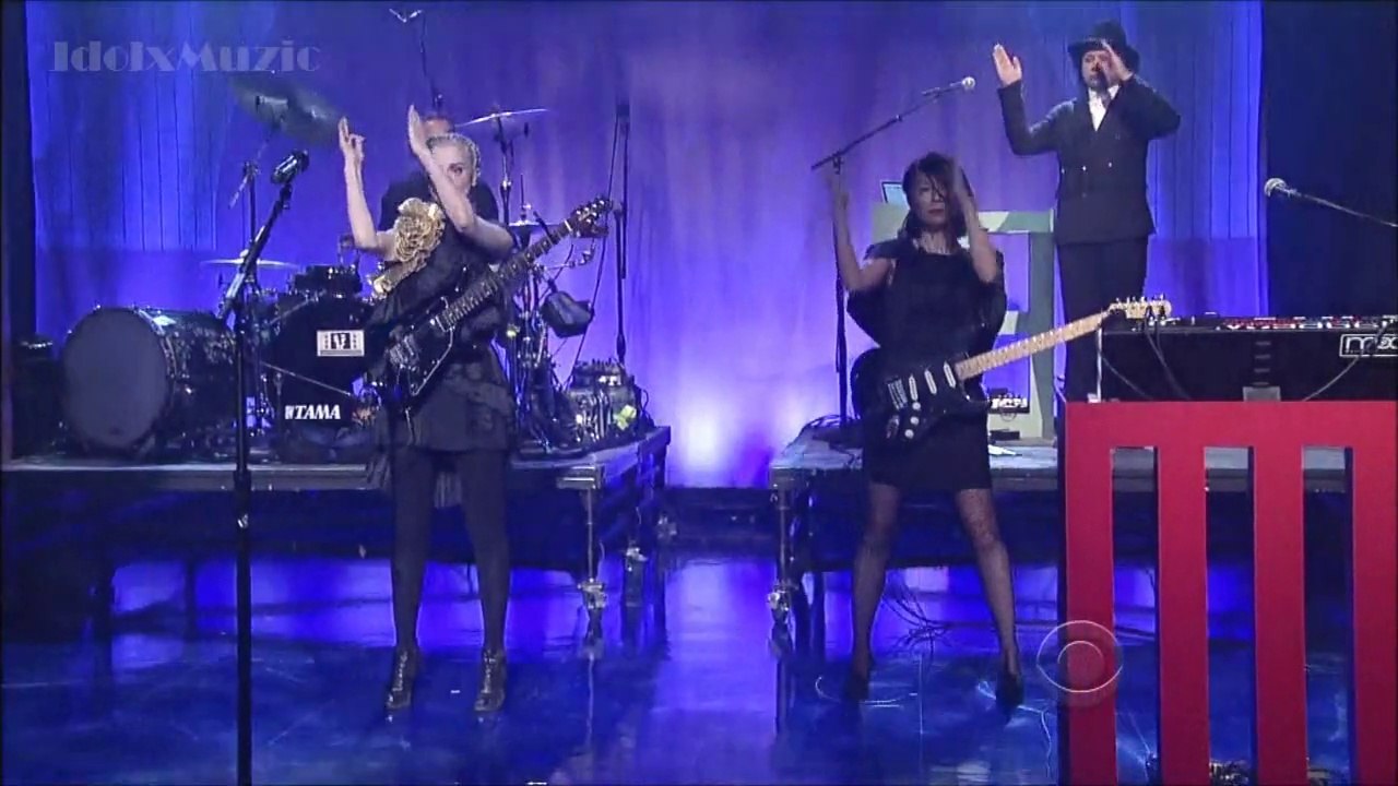 [HD] St. Vincent - Bring Me Your Loves - David Letterman