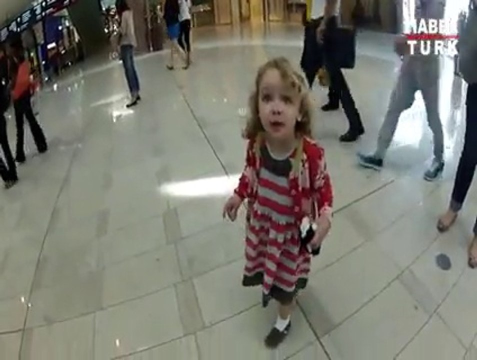 İlk Defa Ezan Sesi Duyan Çocuk