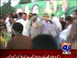 Fight between PTI Workers during a Jalsa in Rahim Yar Khan a