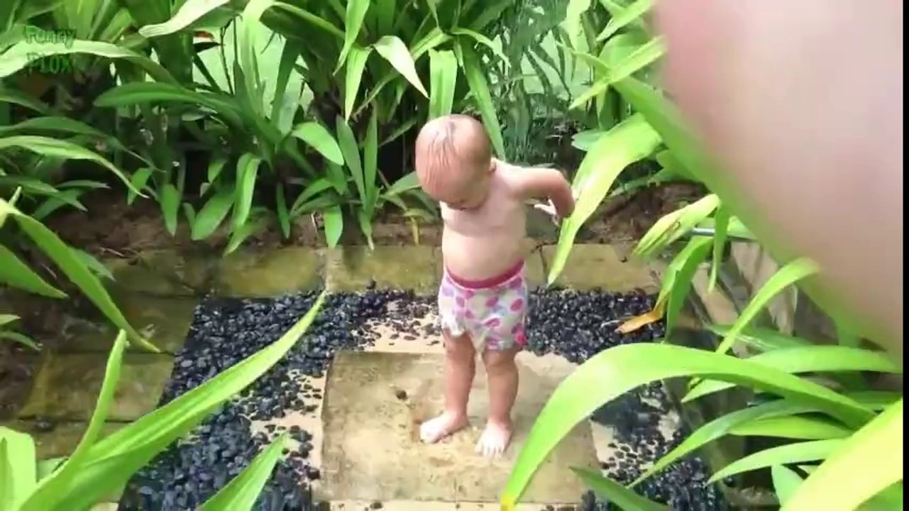 İlk defa yağmur gören bebekler