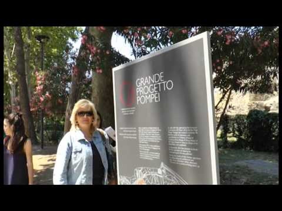 Pompei (NA) - Franceschini, Del Rio e il commissario europeo Hahn agli scavi -1- (17.07.14)