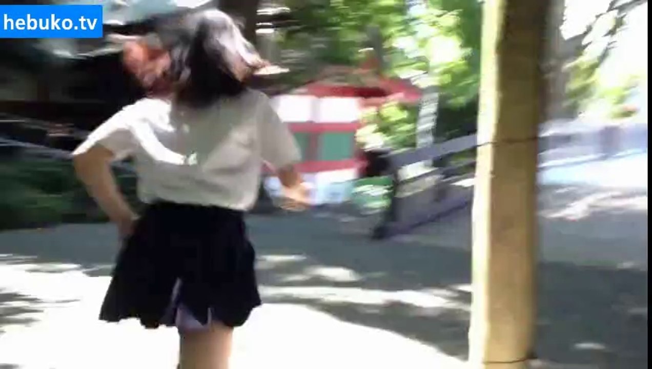 Duvardan duvara atlayan Japon kız