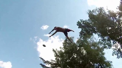 Balançoire géante pour plonger dans l'eau... Des jumps et tricks de malade!