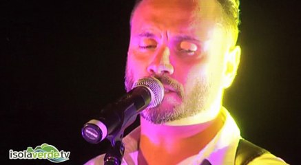 ISCHIA, NEK CANTA SULLA SPIAGGIA: GUARDA IL CONCERTO IN HD