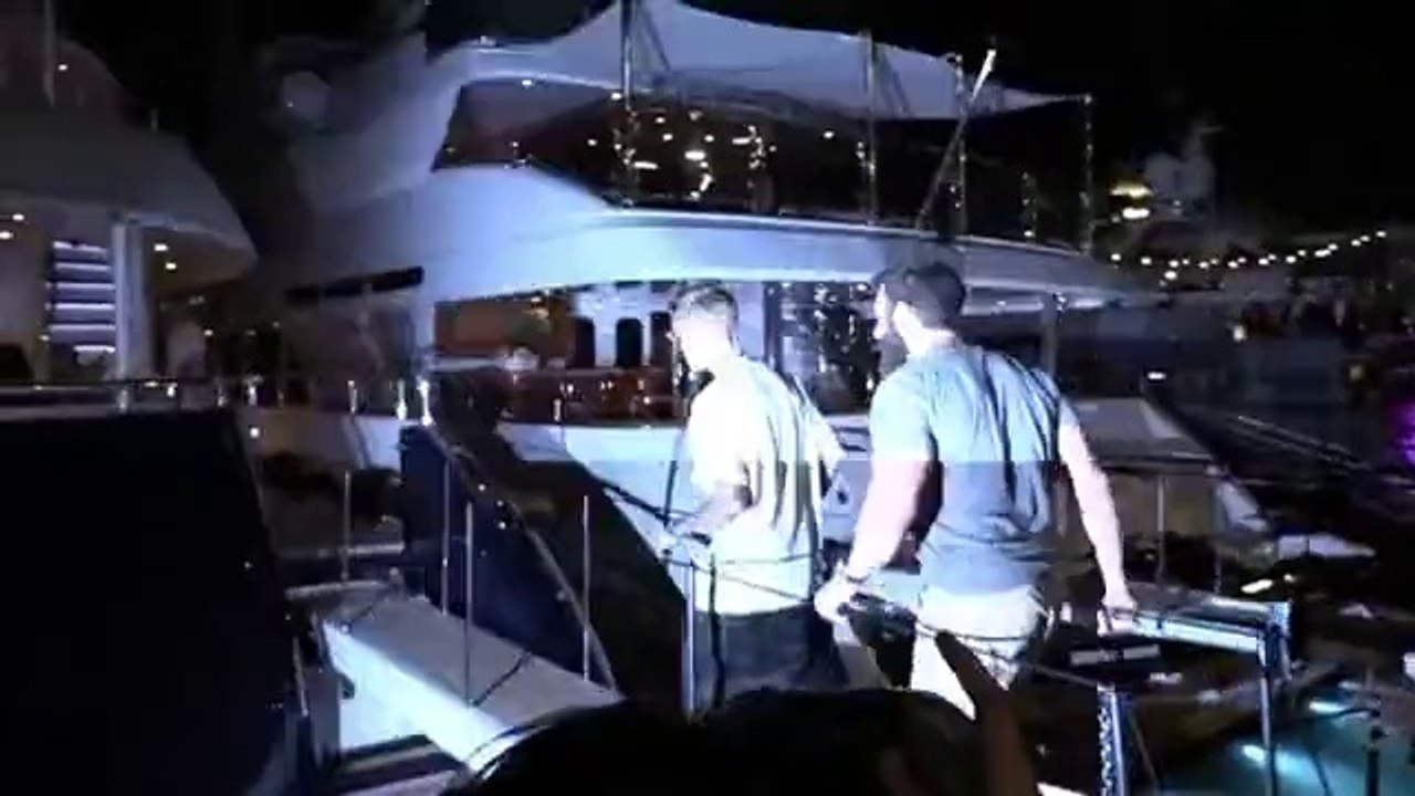 Exclu Vidéo : Justin Bieber : "Cannes, c'est super !"... Découvrez ce que le chanteur fait à Cannes !