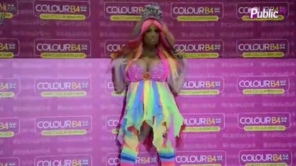Exclu Vidéo : Le mannequin Katie Price à Londres fait fureur lors d'un photocall !