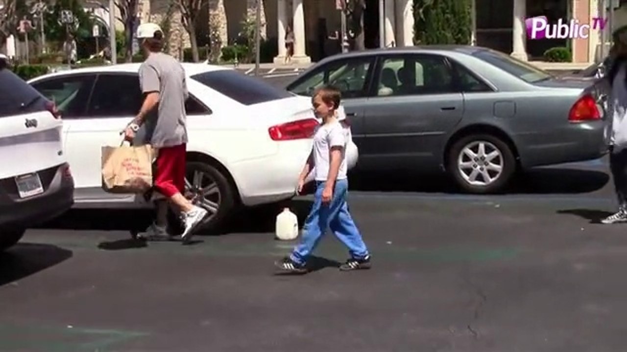 Exclu Vidéo : Découvrez l'ex de Britney Spears, Kevin Ferderline en véritable papa poule avec ses enfants !
