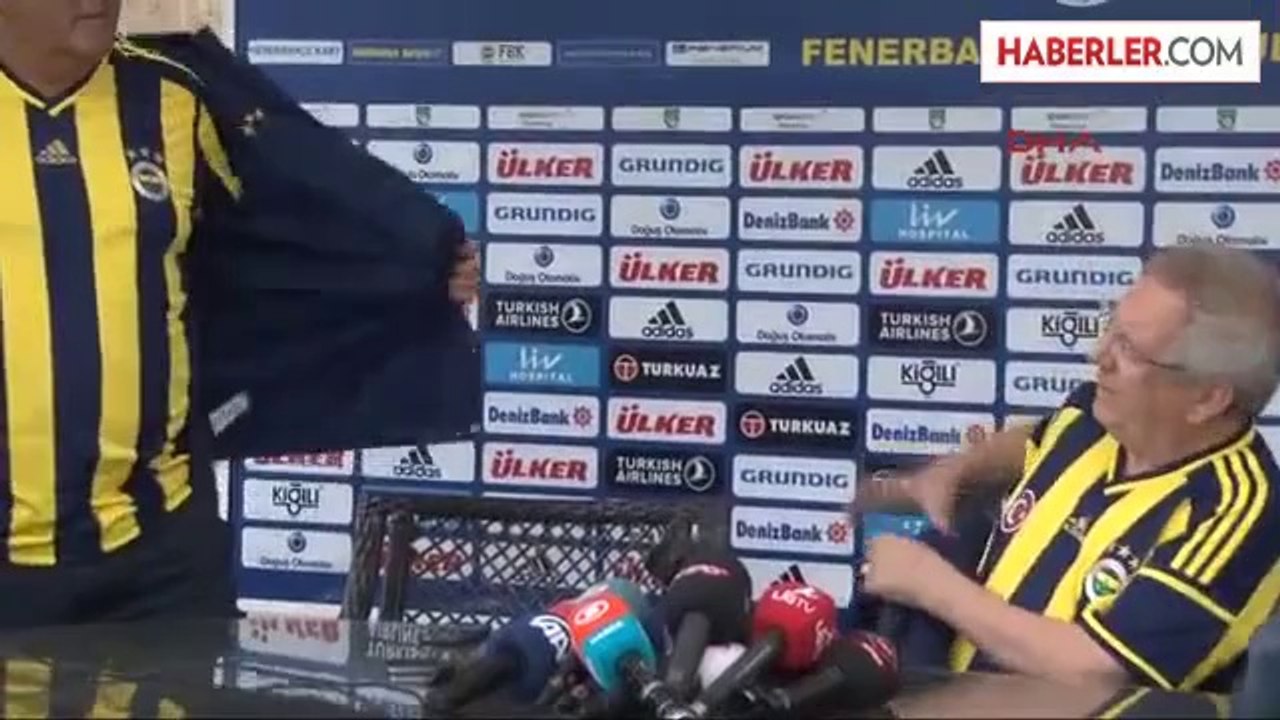 Fenerbahçe'nin Yeni Sezon Formasını İlk Olarak Başkan Aziz Yıldırım Giydi 3