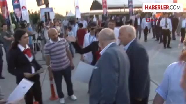 AK Parti İstanbul İl Teşkilatı'nın İftarında Yıldız Yağmuru