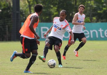 Que fase! Alecsandro perde gol incrível no treino