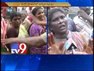 Eluru women try to demolish wine shop located in residential area