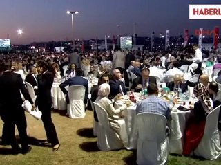 Ek Görüntü AK Parti İstanbul İl Teşkilatı'nın İftarında Yıldız Yağmuru