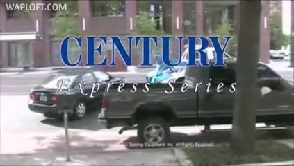 Traffic_Police_Grab_Parking_Car_HD(wapking.cc)