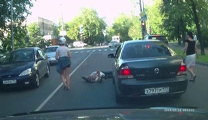 Il percute volontairement un homme et prend la fuite