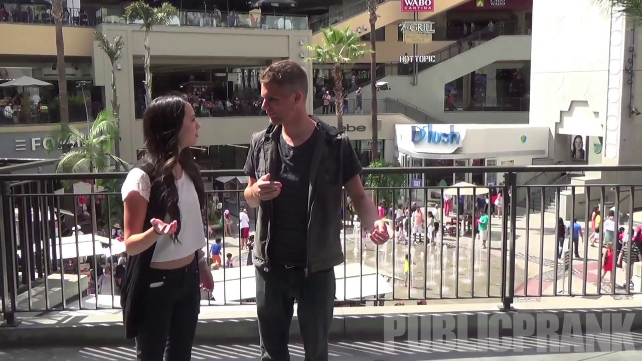 So crazy Identical Twins Prank!