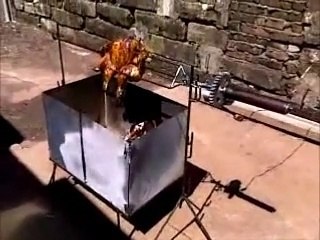 BBQ - Assando frango "atropelado" no espeto giratório - "Roasting a hit chicken on the rotisserie"