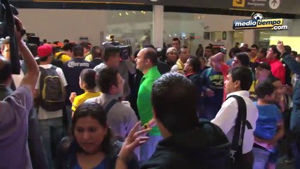 Oribe Peralta provocó caos en el aeropuerto