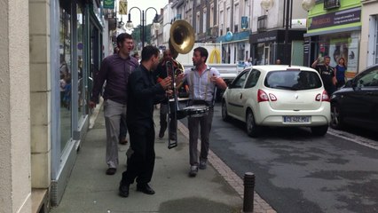 La fanfare Big Joanna investit le centre