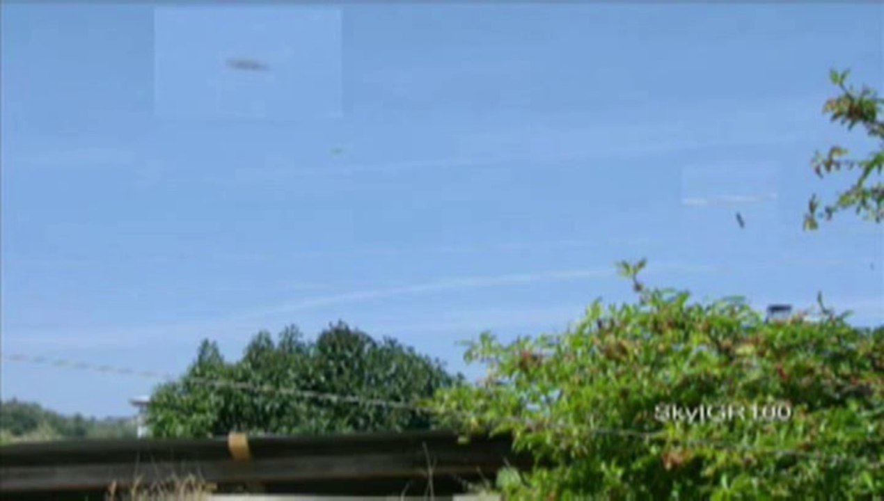 UFO activity Greece 14-Apr-2010