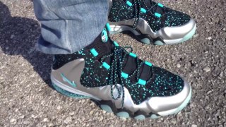 Cheap Nike barkley posite max gamma blue splatter metallic silver on feet