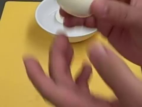 Técnica espectacular para descascar um ovo cozido