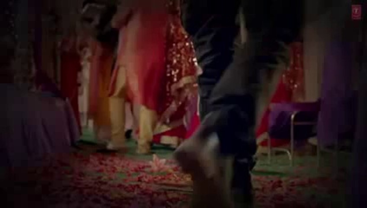 Yeh Dil Tanah Kiun Rahay Kiun Hum Tukroon Main Jiyein Kiun Roh Mairi Yeh Sahay Maiin Adhoora Ji Raha Hoon Her Dunm Yeh Keh Raha Raha Hoon Mujhay Tairi Zaroorat  Hai