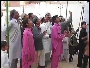 subhan ALLAH shehad ki makhion ny naalain mubarak ki shakal ka chhta masjid main banaya.