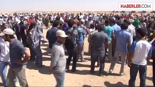 Suriye Sınırına PKK Bayrağı Astılar