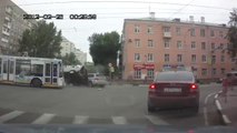 Bus VS cars : So impressive road crash in russia!