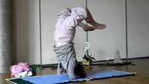 Narayani Equilibrio en Sirsasana o postura sobre la cabeza