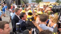 Le Premier ministre Manuel Valls assiste à l'arrivée du Tour de France à Risoul (Hautes-Alpes)