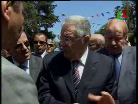 Algerie,1133 Medecins specialistes,promo 2012.flv