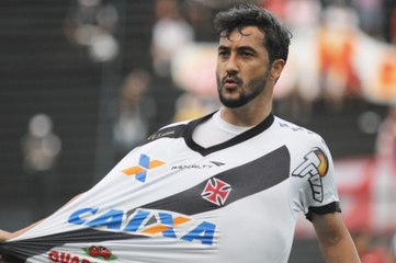 Homem da bola parada! Adilson elogia talento e treinamento de Douglas