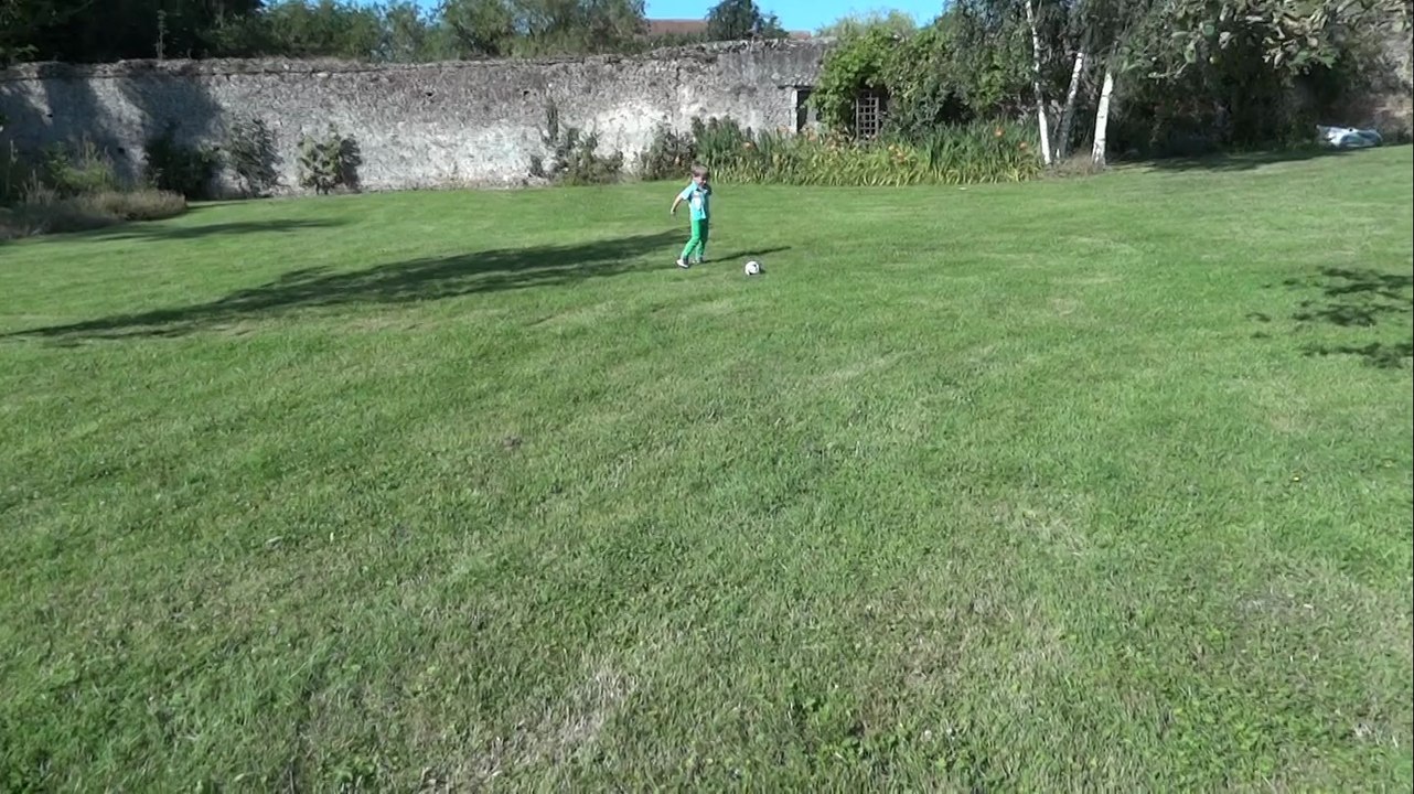 On joue au foot avec Ella