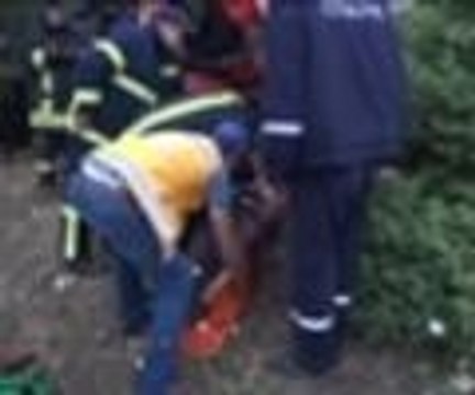 Asit yüklü tır devrildi