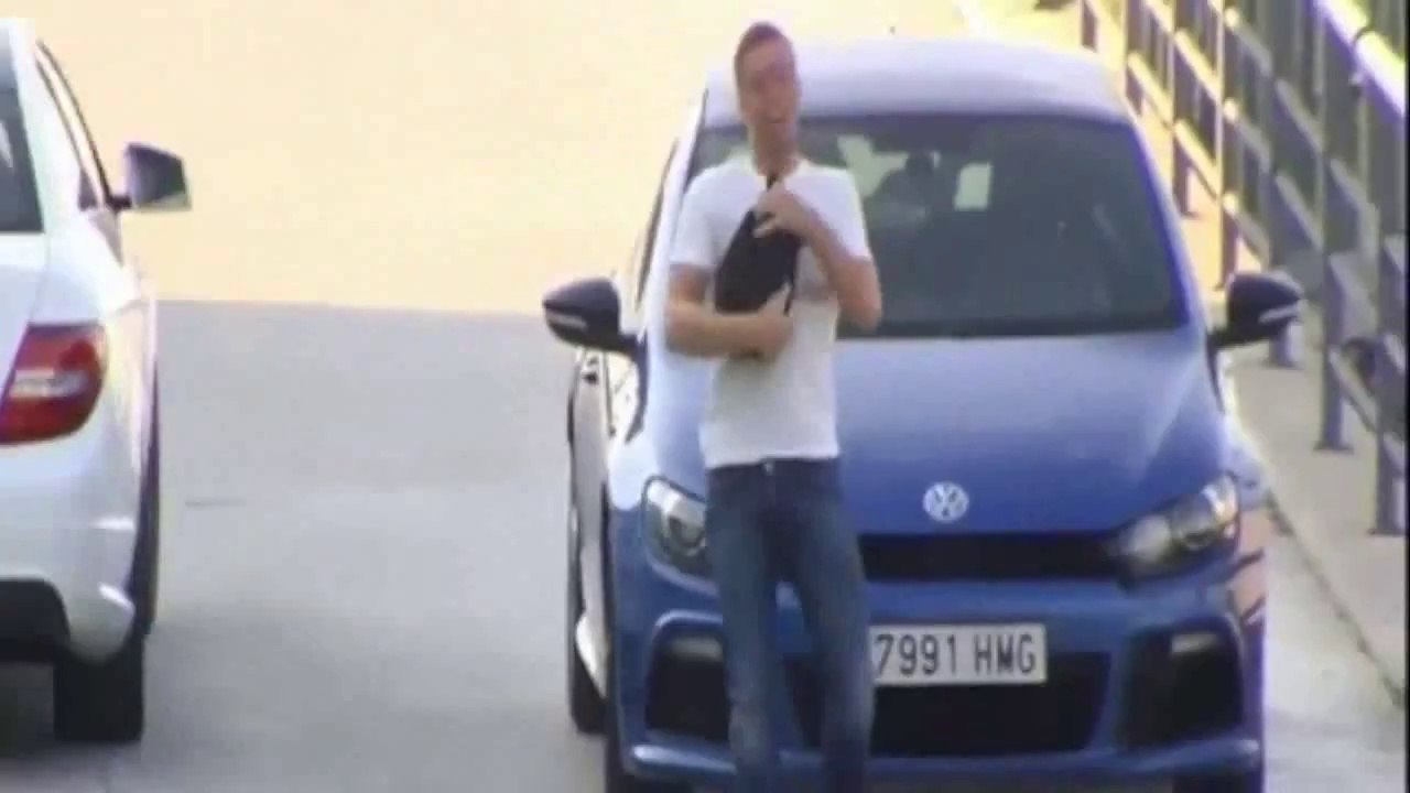 Barcelona Player Gerard Deulofeu Joke Mimics CR7 - Imitating Cristiano Ronaldo Imita broma se burla