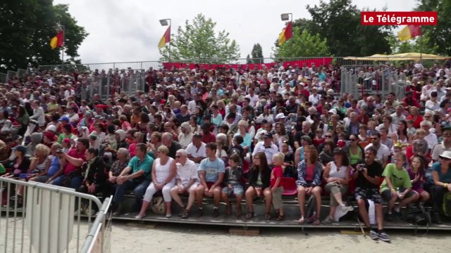 Dinan. Un tournoi de chevaliers à la Fête des remparts