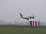 airplane crash landing - YouTube
