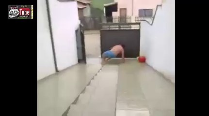 اغبى متزلج شفتو شاهد ماذا فعل