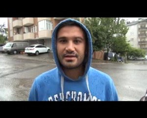 BİNAYA DÜŞEN YILDIRIM MAHALLE HALKINI KORKUTTU